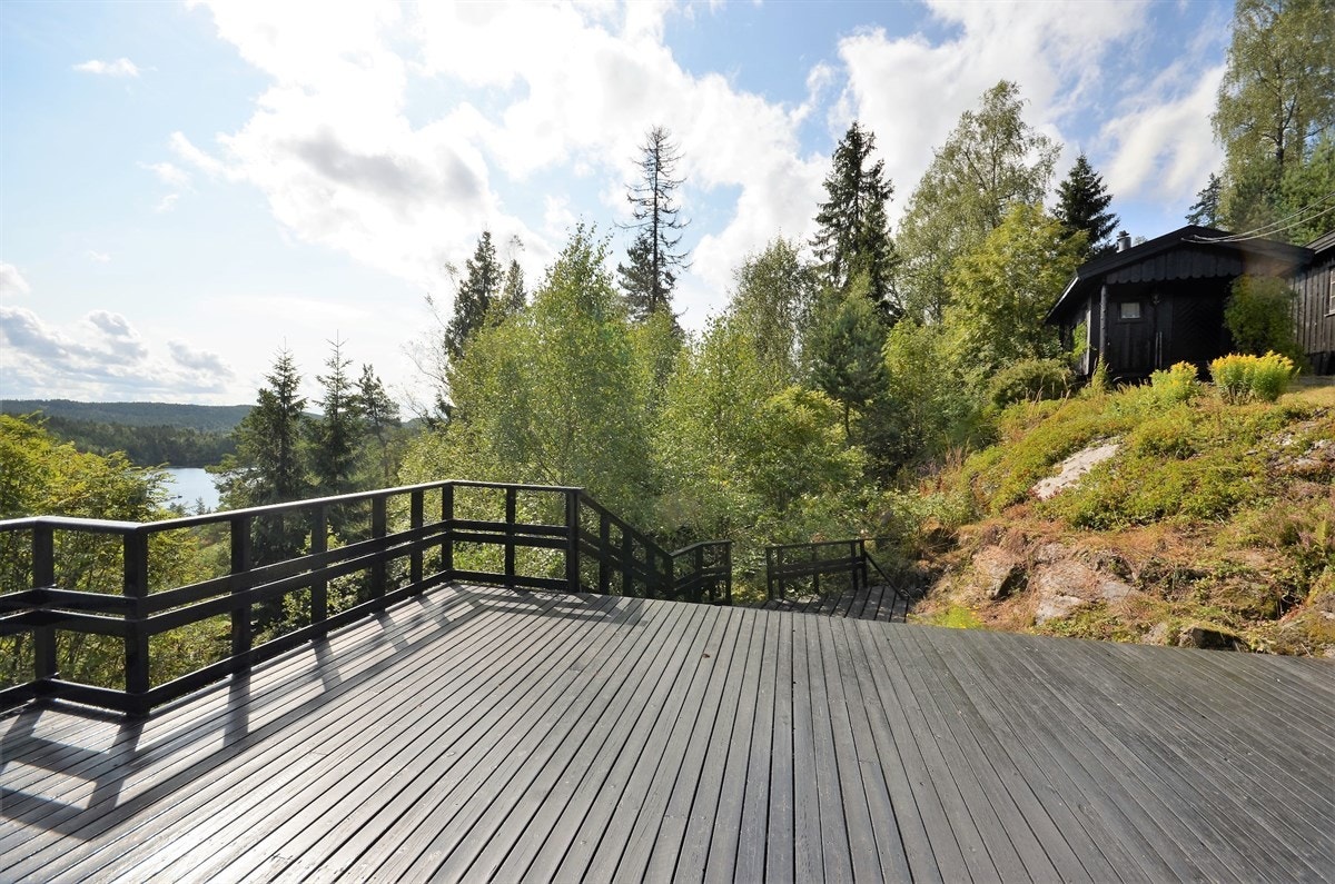 Stor terrasse med utsikt til Tretjernet, skog og mark! Galleribilde