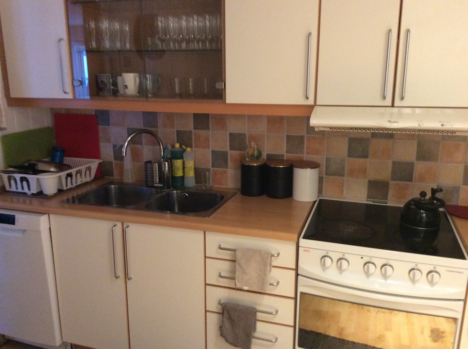 Kjøkken, med oppvaskmaskin. Galleribilde