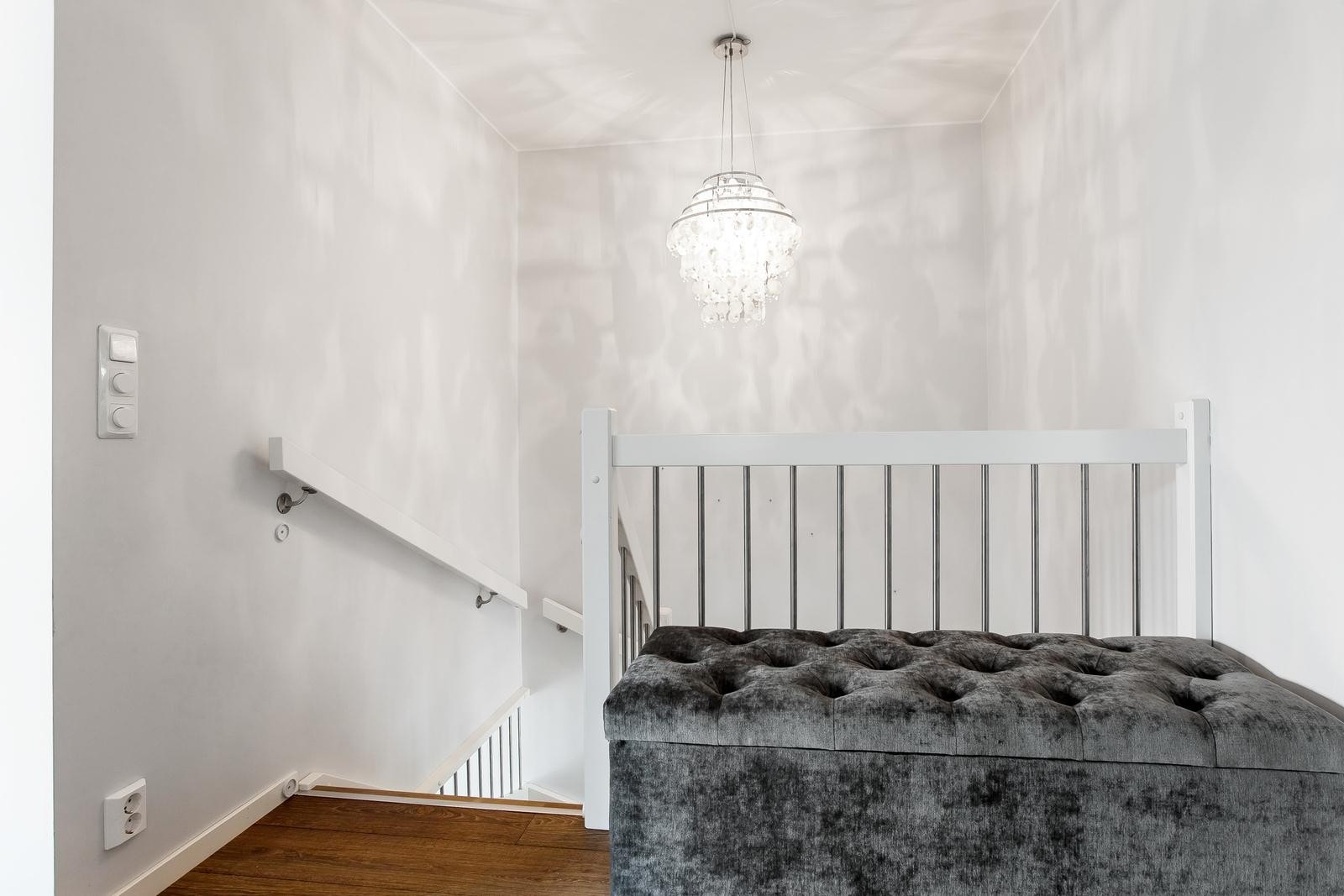 Lys og fin gang/trappenedgang i 2. etg. Galleribilde