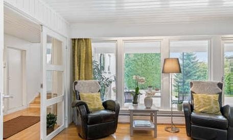 Muligheter for flere sittesteder i fellesstuen i 1.etasje Galleribilde