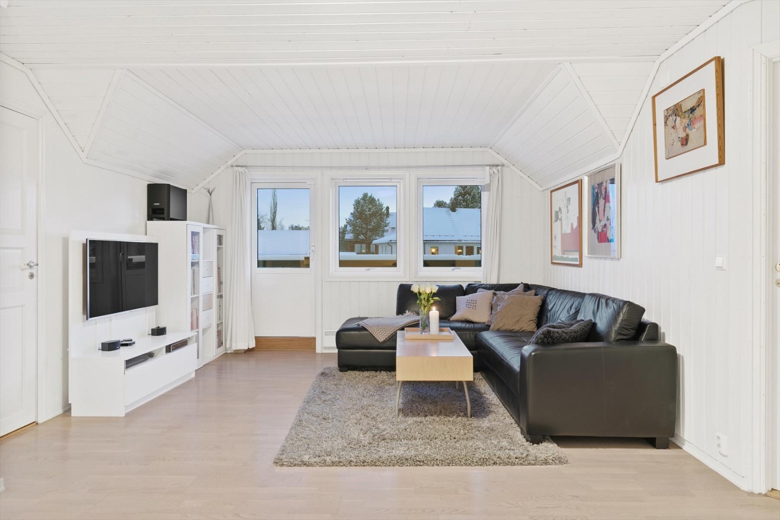 Fra loftstuen er det utgang til veranda. Galleribilde