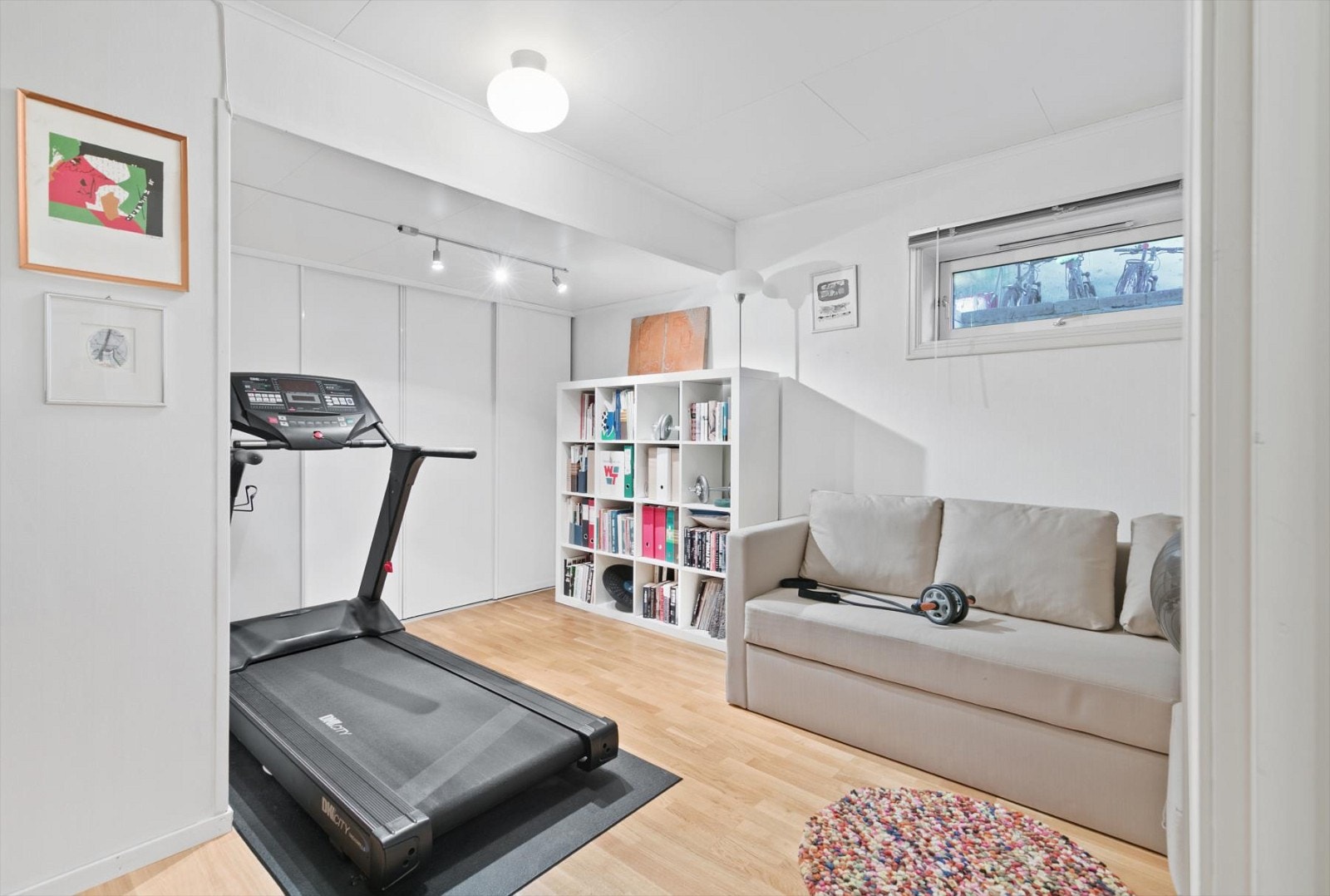 Kjellerstue. Galleribilde