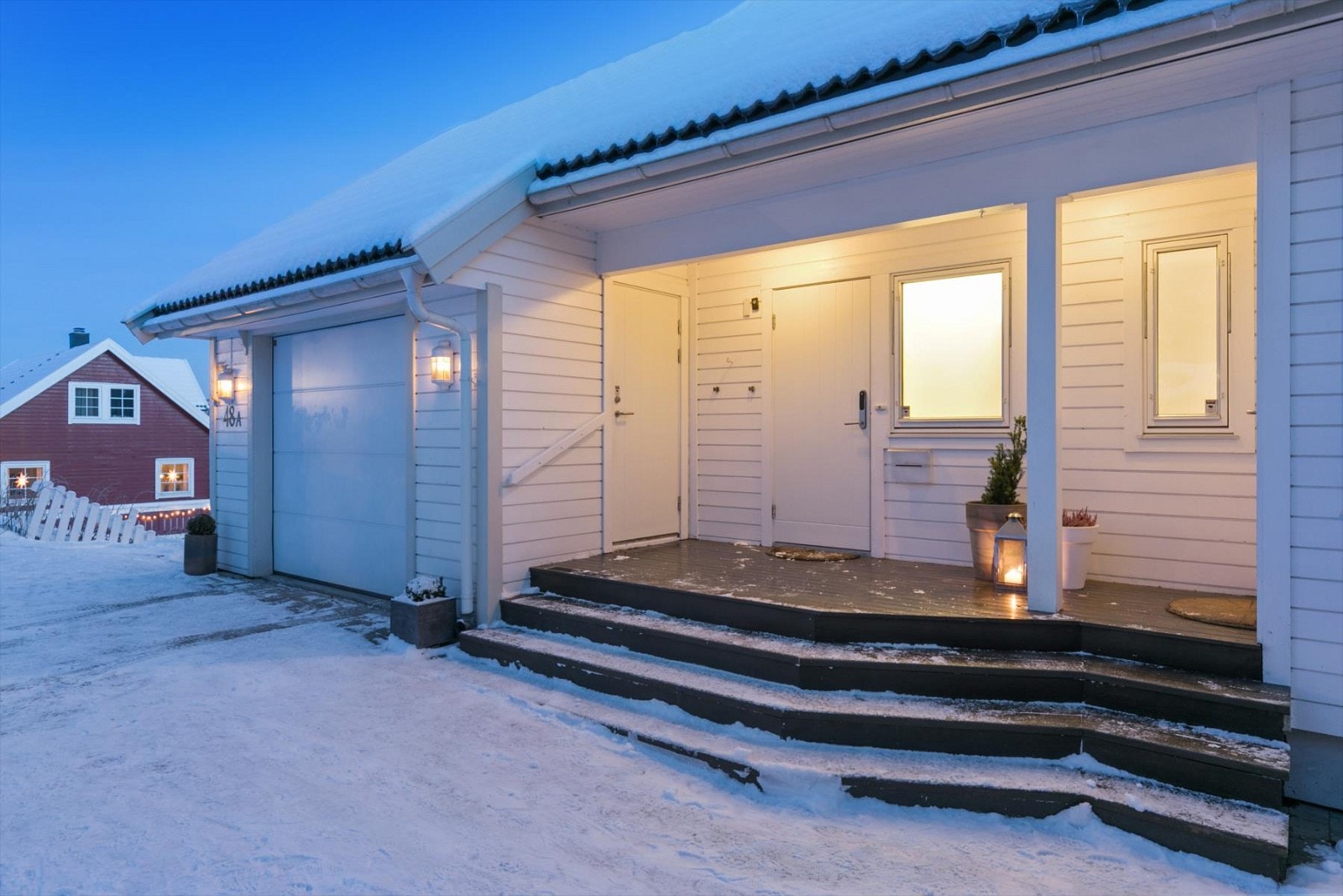 Fra garasjen går man tørrskodd inn i boligen. Galleribilde