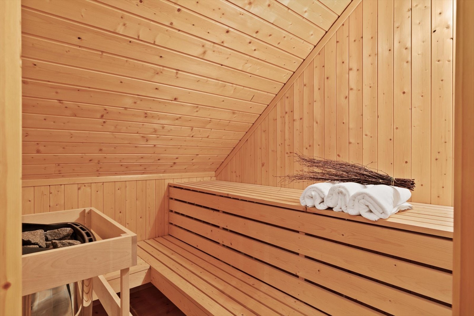 Etter en lang skitur......hva er vel bedre enn en tur i badstuen. Galleribilde