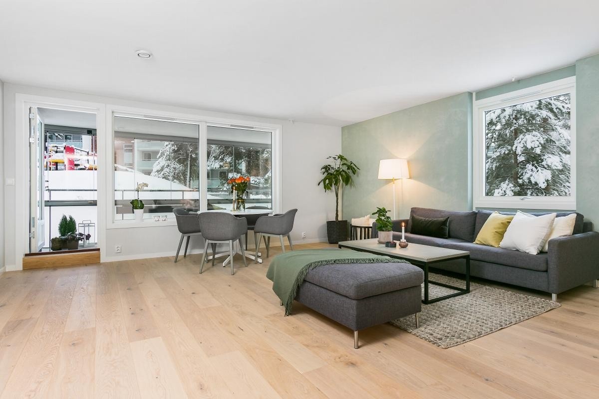 Flytt rett inn i en nyombygd og strøken 4- roms med innglasset balkong. Galleribilde