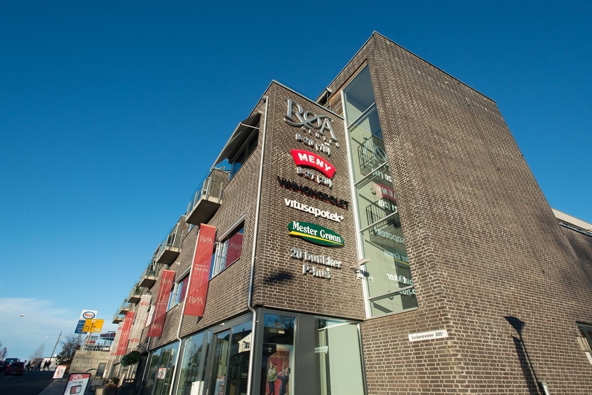 Røa senteret finner du en kort spasertur unna og byr på et stort utvalg av butikker og servicetilbud. Galleribilde