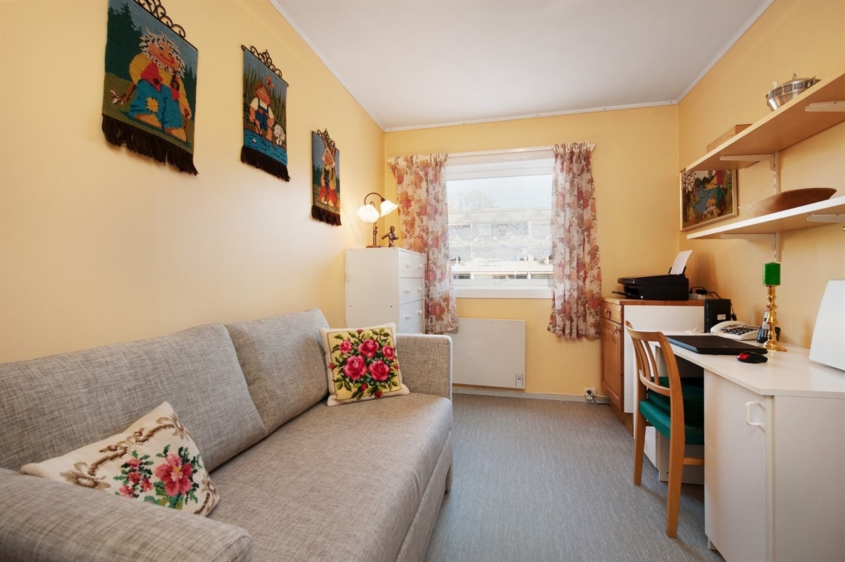 Soverom 2 blir i dag brukt som kontor/gjestesoverom. Galleribilde