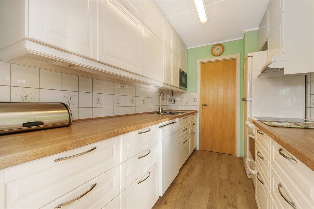 I 2015 ble det montert ny kjøkkeninnredning m/integrert mikrobølgeovn. Galleribilde