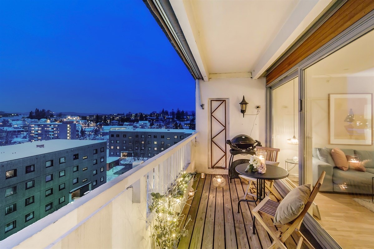 Balkong med plass til utemøbler. Galleribilde