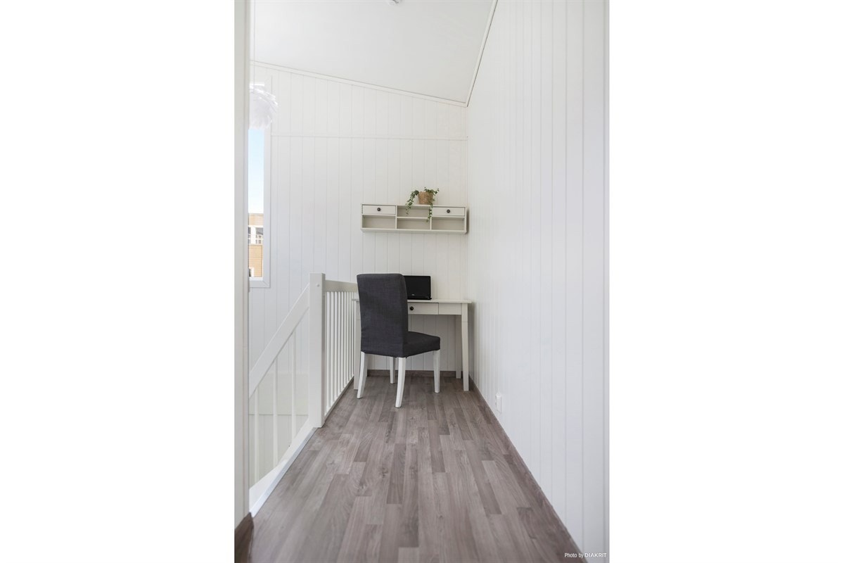 Praktisk kontorplass i trappegang i 2. etg. Galleribilde