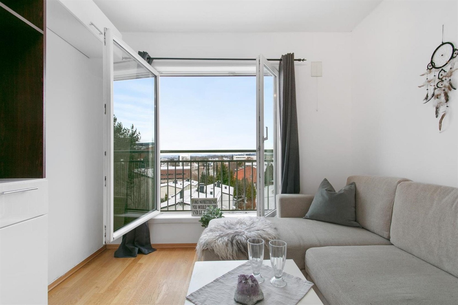 Zarine Mirzad v/DNB Eiendom har gleden av å presentere Gunnar Schjeldrups vei 33 D, en unik mulighet på Nydalen! Galleribilde