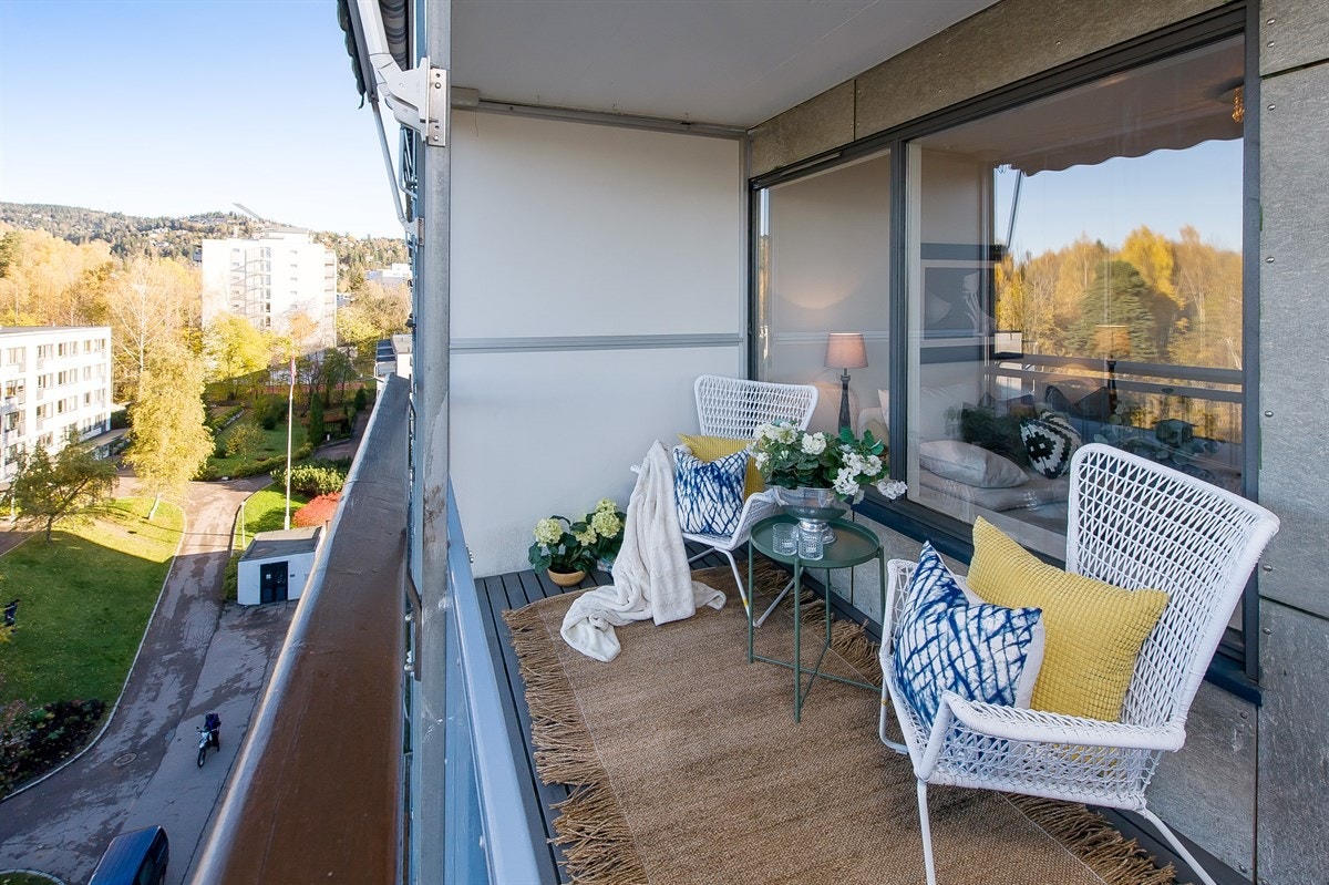 Balkong på hele 11 kvm med fint utsyn over nærområdet. Galleribilde