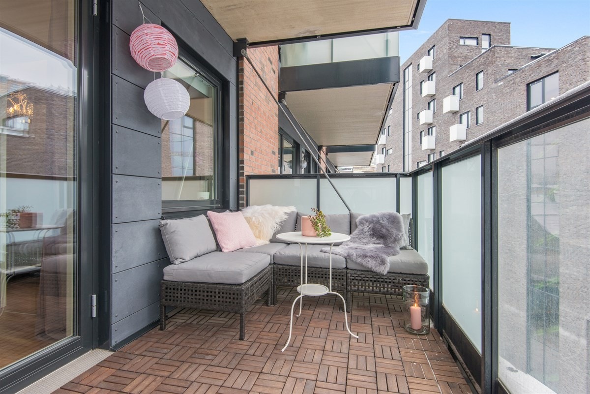 Balkong på 11kvm med plass til utemøbler og grill Galleribilde