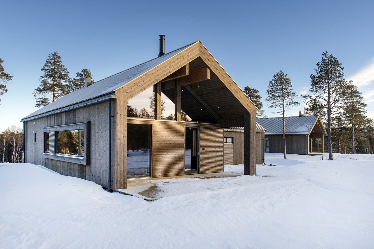 Nyoppført hytte i vakre naturlige omgivelser Galleribilde