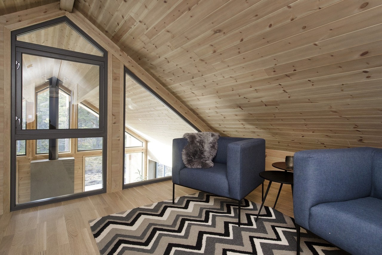 Flott loftstue, med utsikt over stuen. Galleribilde
