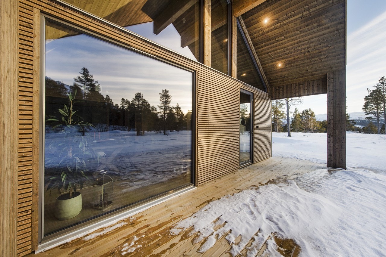 Hytte med fantastisk design, naturliglys i fokus. Galleribilde