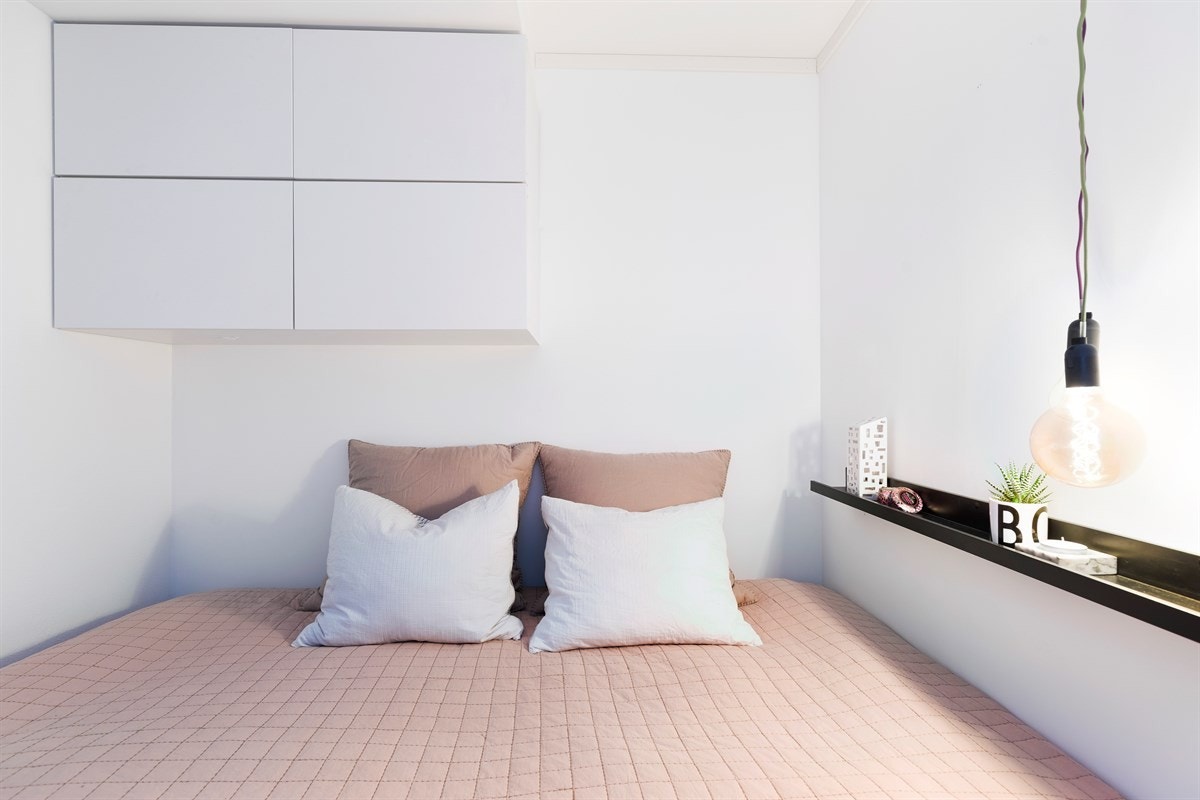 God plass til dobbeltseng, dimmer på belysning Galleribilde