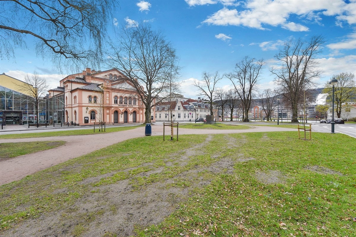 Vil du heller la deg inspirere av skogens magi kan du legge turen til "Sikksakken" bak sykehuset og ta deg innover i Bragernesåsens flotte turområder. Galleribilde