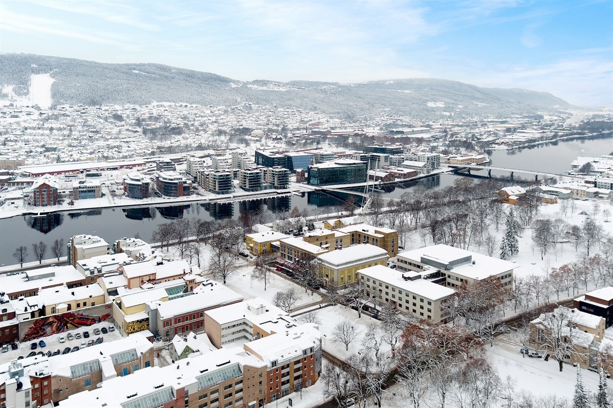 Eiendommen ligger sentralt og meget attraktivt til nær alle bymessige servicefunksjoner. Galleribilde