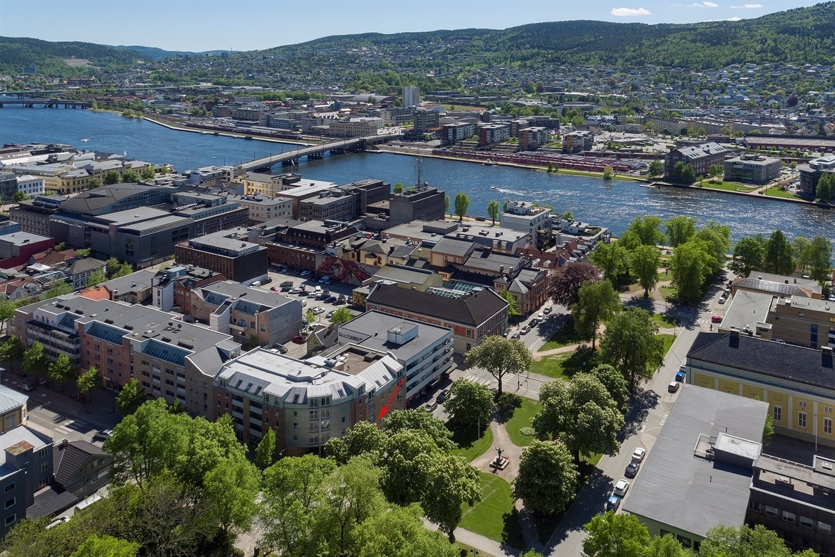 I denne leiligheten bor du så sentralt som overhodet mulig i Drammen sentrum med gangavstand til absolutt alt. Galleribilde