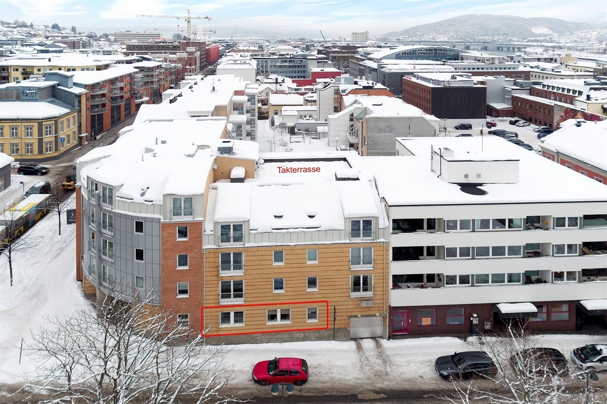 Dagligvarehandelen kan gjøres ved blant annet Spar Torget Vest og Kiwi Øvre Storgate. Galleribilde