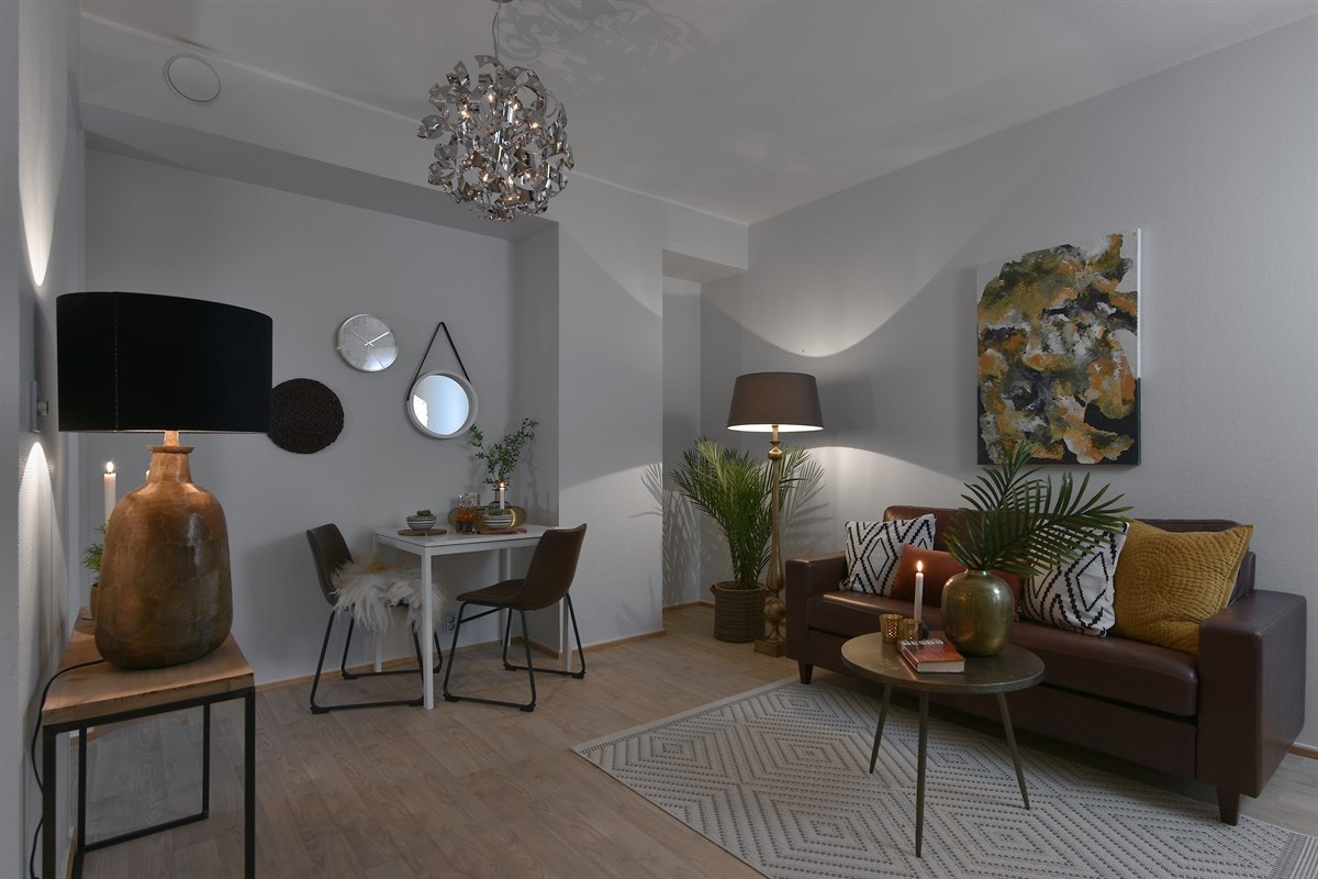 Gamle Kirkeplass 4 er en lys og stilig 2 (3)-roms selveierleilighet med innbydende atmosfære og flott beliggenhet. Galleribilde