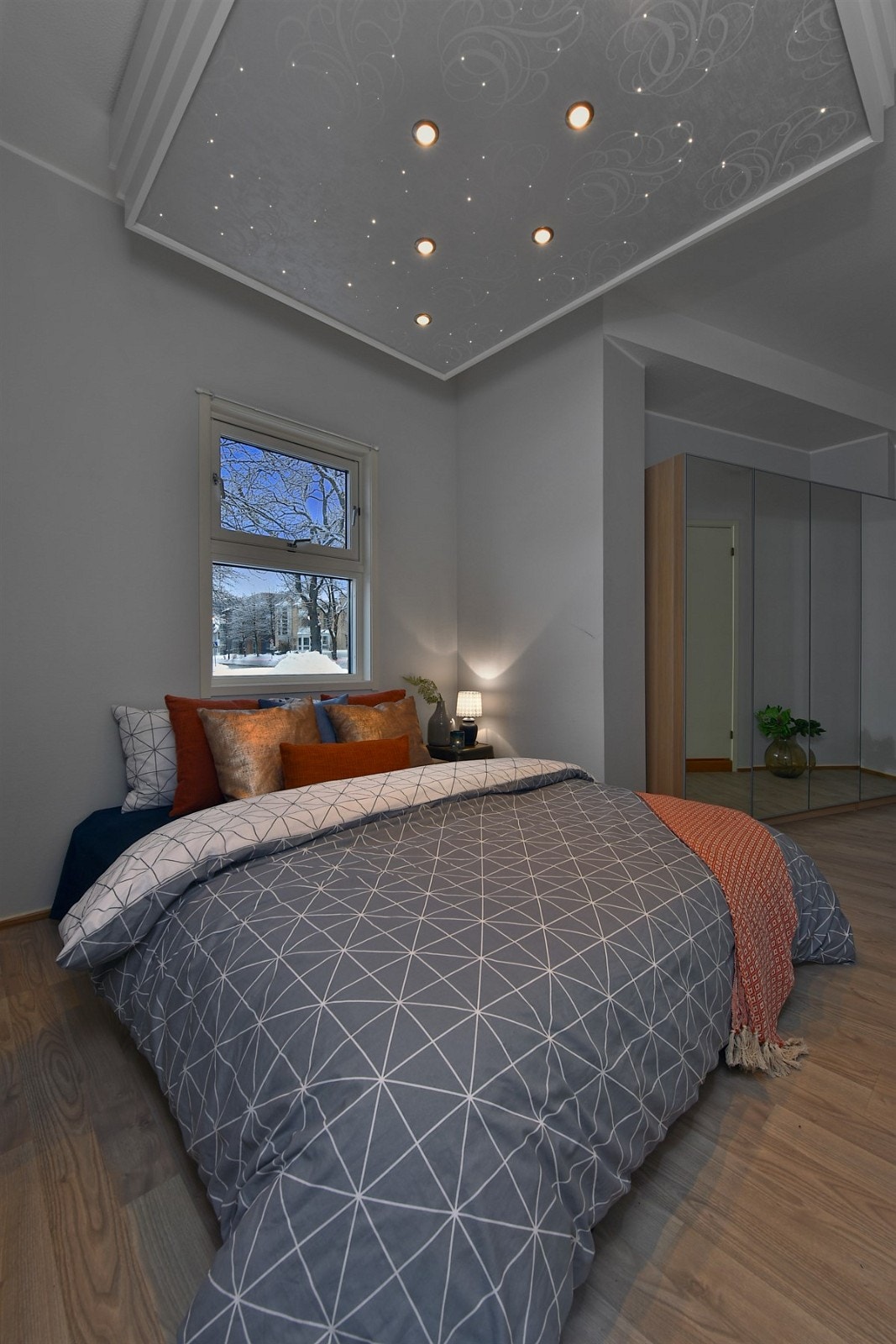 Det er lagringsplass med bod i entré og en disponibel bod i felles kjeller. Galleribilde