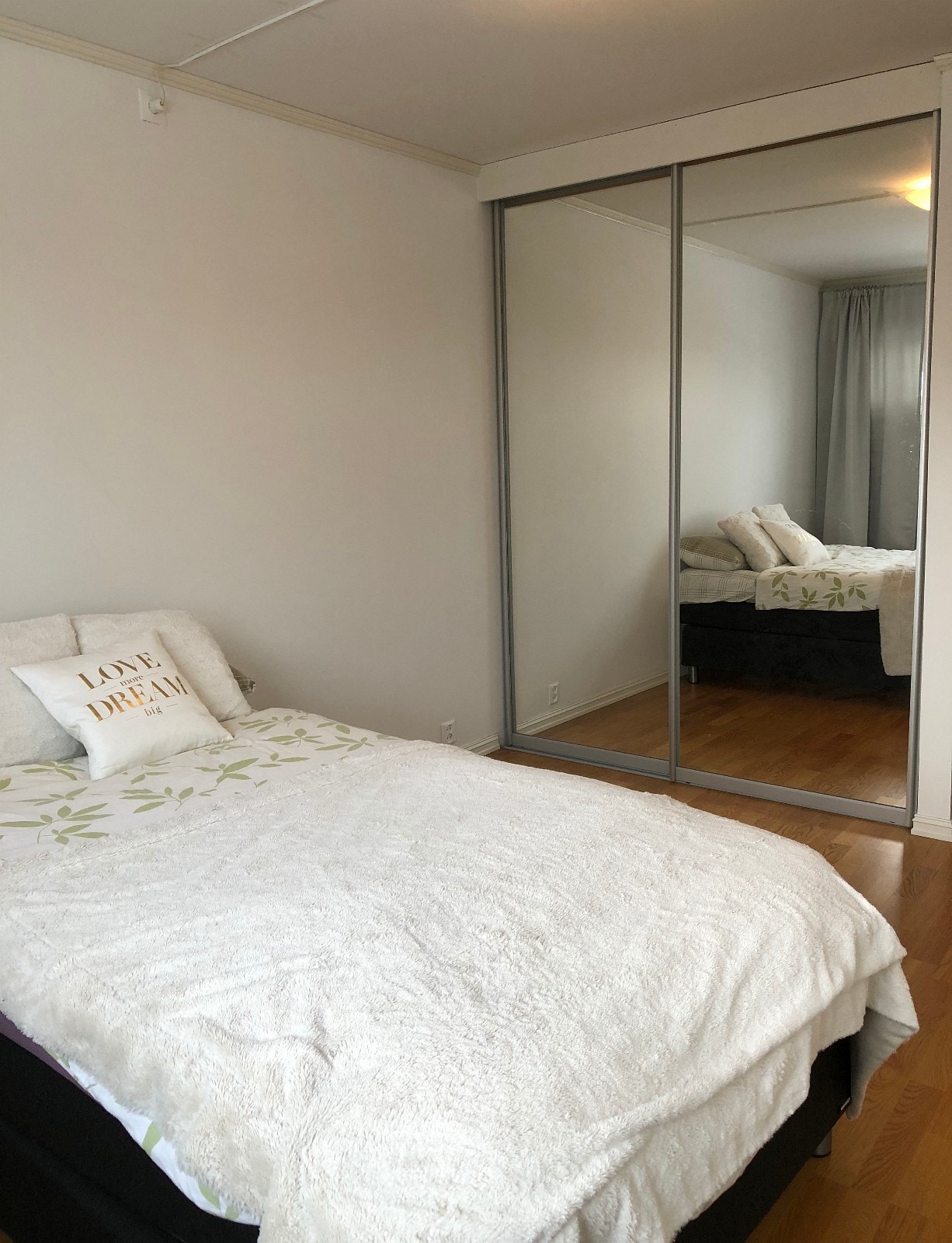 Stor garderobeplass Galleribilde