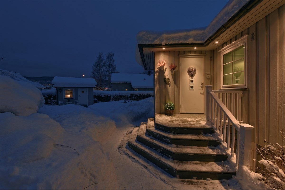 Boligen er meget fint lyst opp med downlights. Galleribilde
