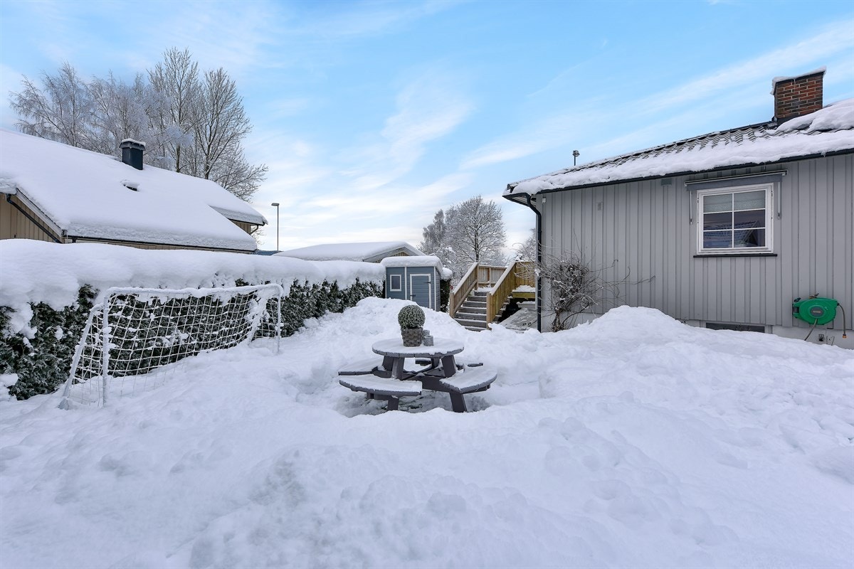 Ønsker du ytterligere servicetilbud er Buskerud Storsenter et av Buskeruds ledende kjøpesentre med over 90 butikker og spisesteder. Galleribilde