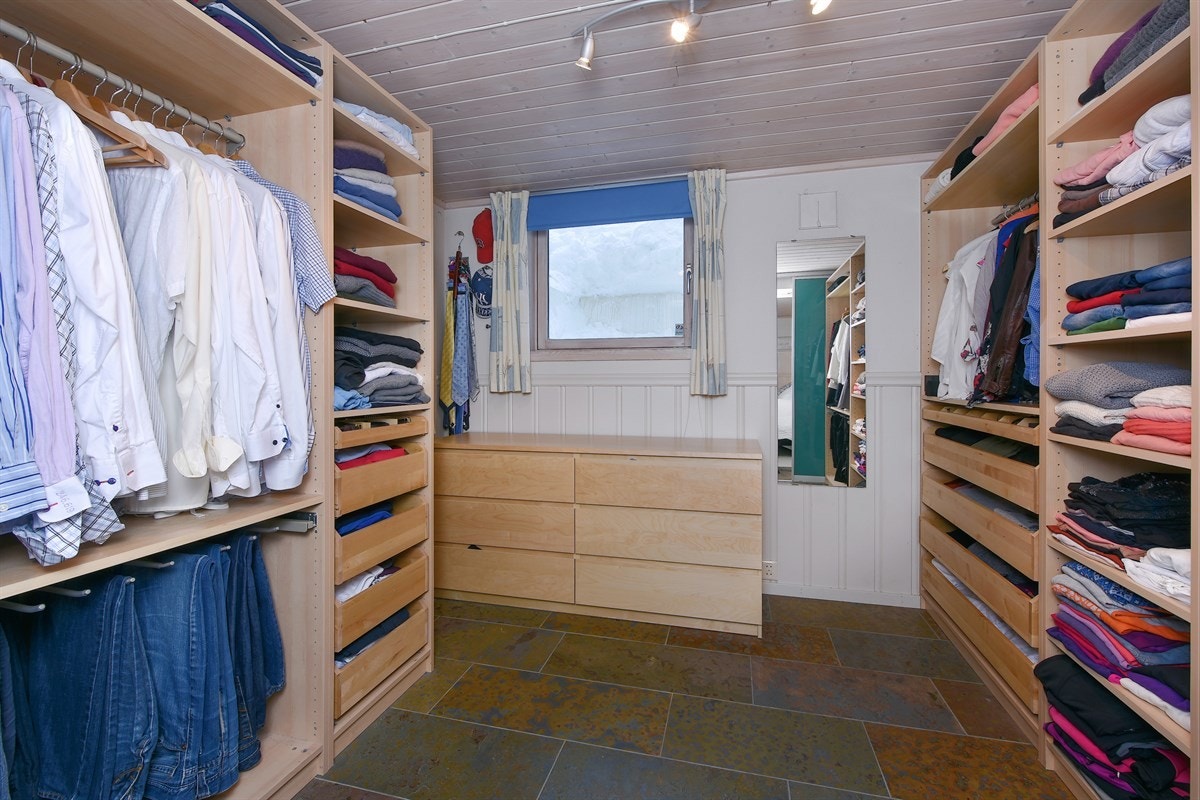 Ved behov kan garderoberommet omgjøres til et fjerde soverom. Galleribilde