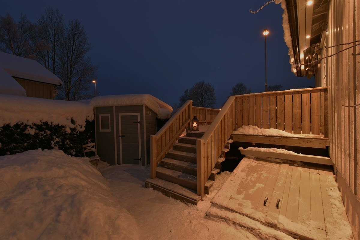 Dagligvarehandelen kan gjøres ved bl.a. Kiwi, Coop Obs!, Meny og Rema 1000. Galleribilde