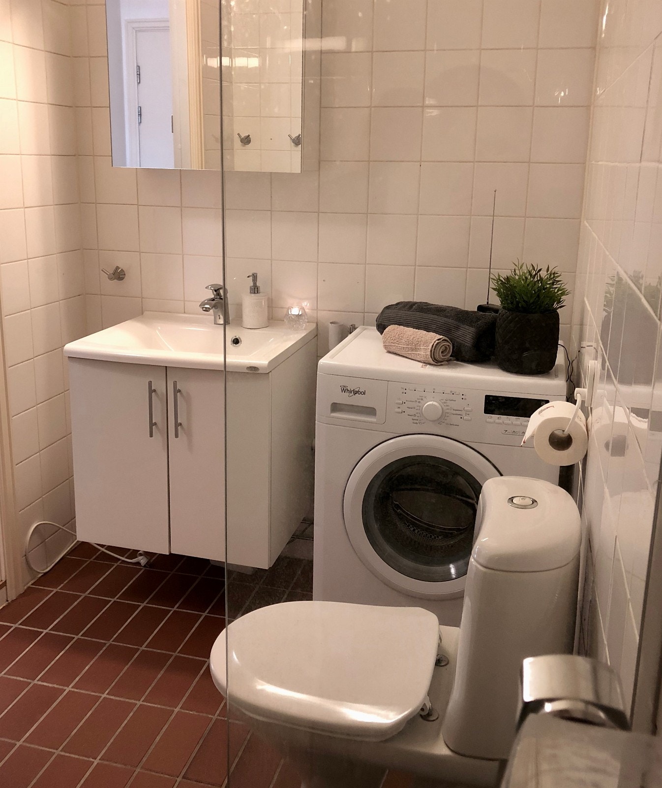 Opplegg for vaskemaskin på badet Galleribilde