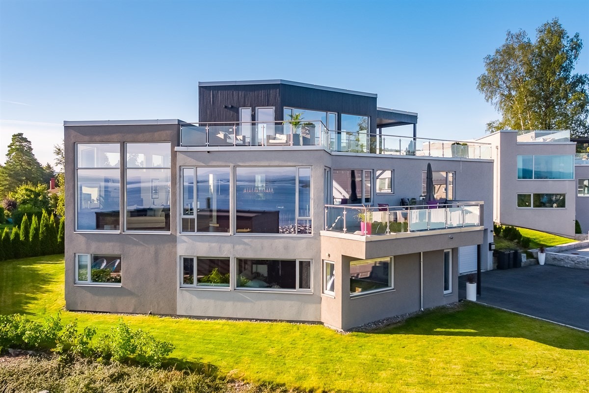 Dette er en unik og fantastisk eiendom, med arkitektur i særklasse Galleribilde