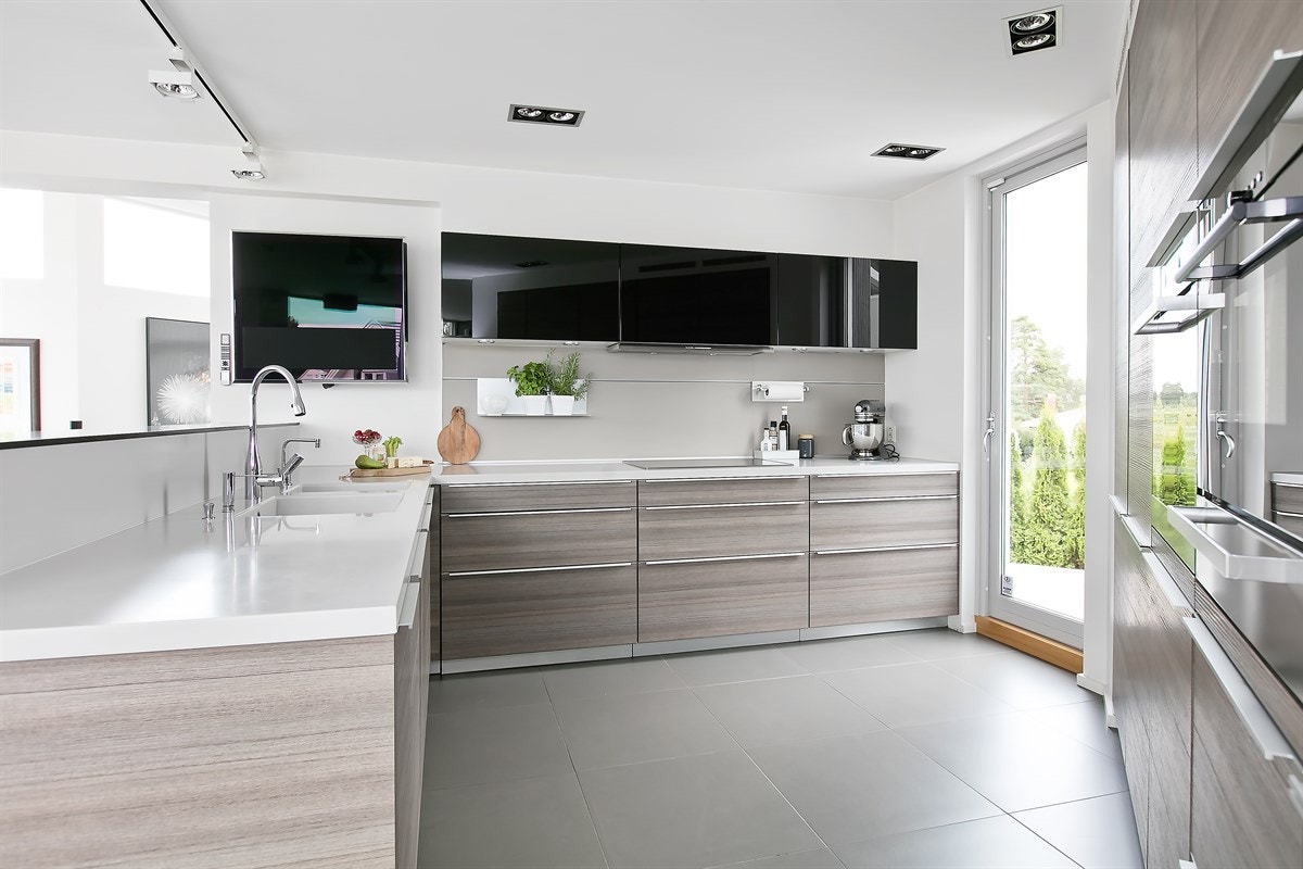 Flott kjøkken med eksklusiv og påkostet innredning fra Poggenpohl. Rikelig utstyrt med Miele hvitevarer, bl.a. 2 oppvaskmaskiner Galleribilde