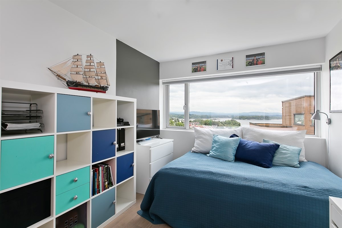 Romslige, lyse og hyggelig soverom Galleribilde