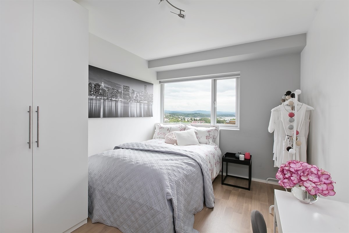 Alle soverommene har god plass til seng, kommode, skrivebord, skap e.l. Galleribilde