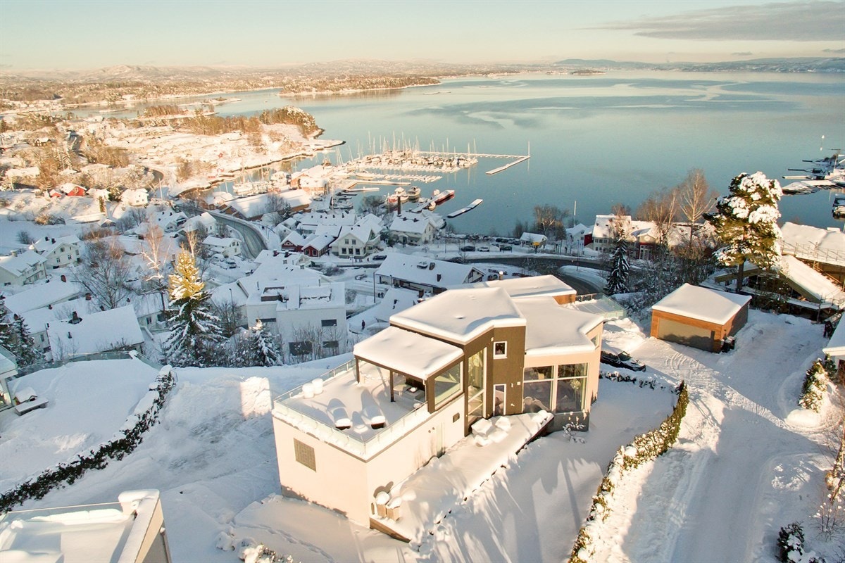 Vollenlia 20 - Presentert av Nordvik & Partners Bærum ved Jan Petter Solberg Hansen og Camilla Ringnes Galleribilde