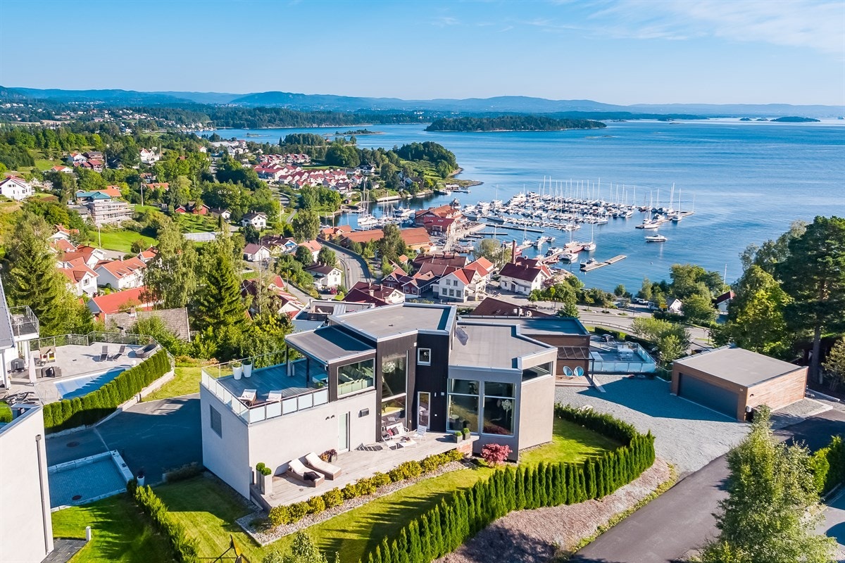 En fantastisk eiendom med unik beliggenhet like ved Vollen sentrum Galleribilde