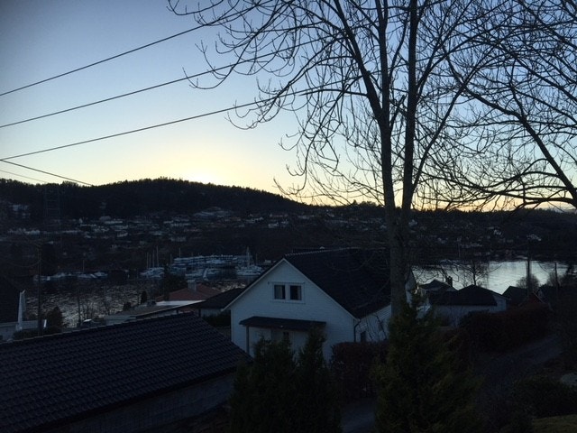 utsikt vindu mot sjø Galleribilde