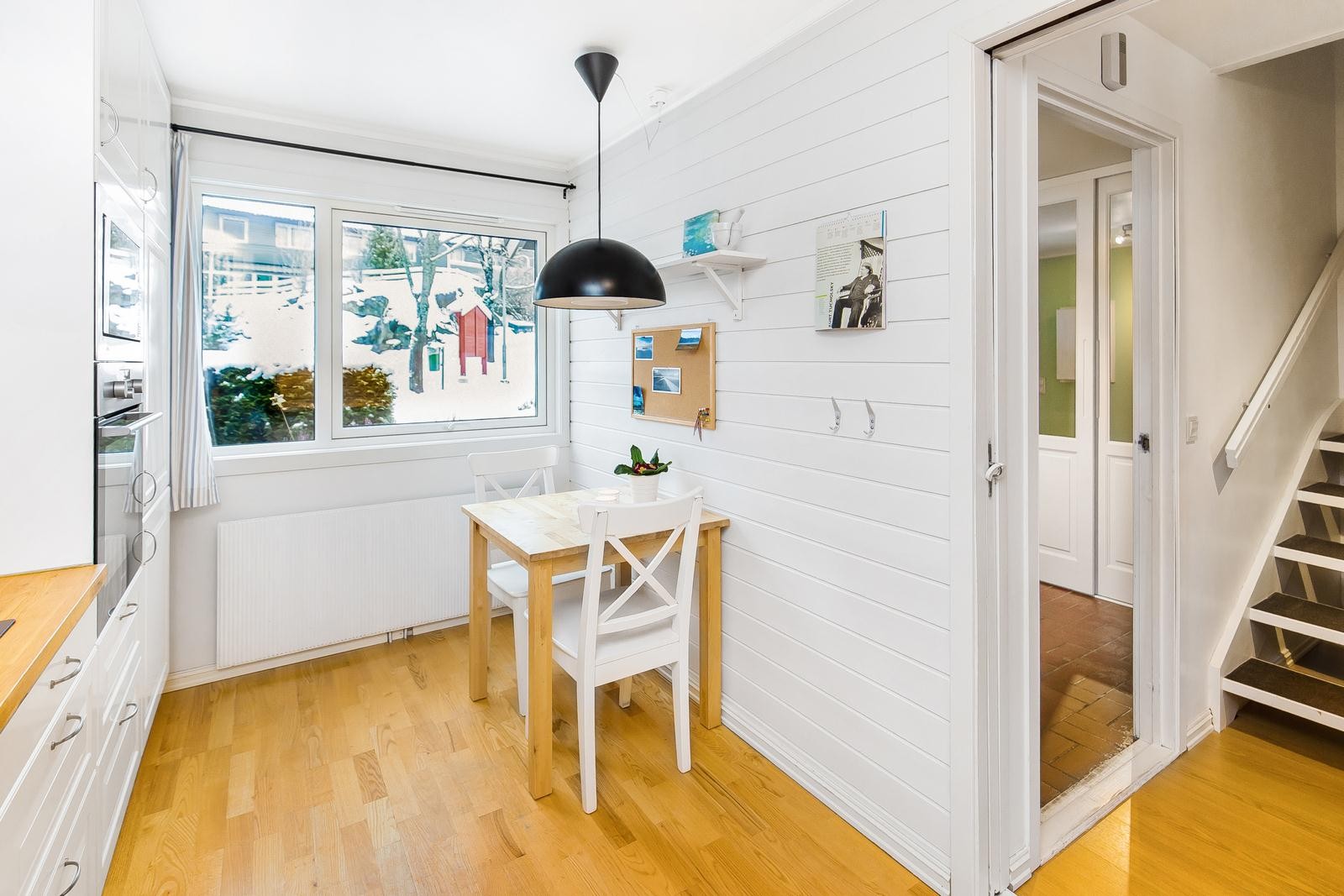 God plass til en spiseplass hvor frokosten kan nytes Galleribilde