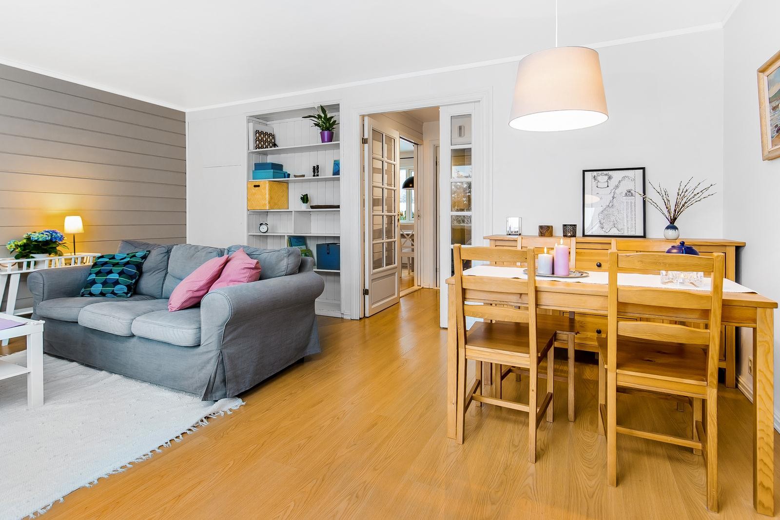 Det er lagt nytt gulv i 2013 og malt i 2013 Galleribilde