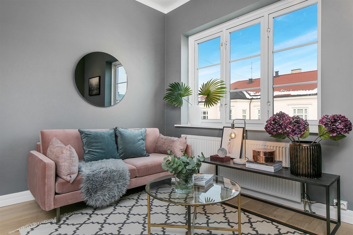 Leiligheten ligger i byggets toppetasje, hvilket bidrar til en luftig atmosfære. Galleribilde