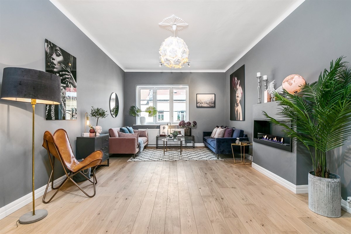 Leiligheten har en herlig stue med flere innredningsmuligheter. Galleribilde