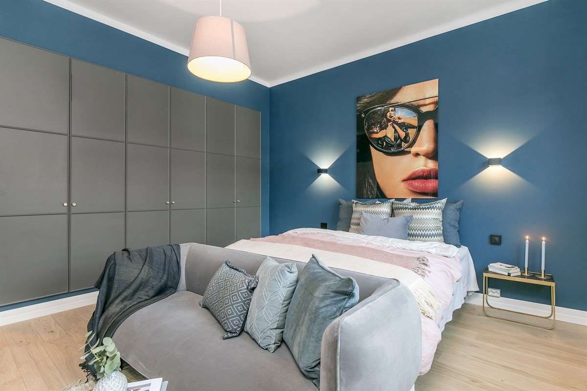 God plass for oppbevaring i stort, innebygget garderobeskap. Galleribilde