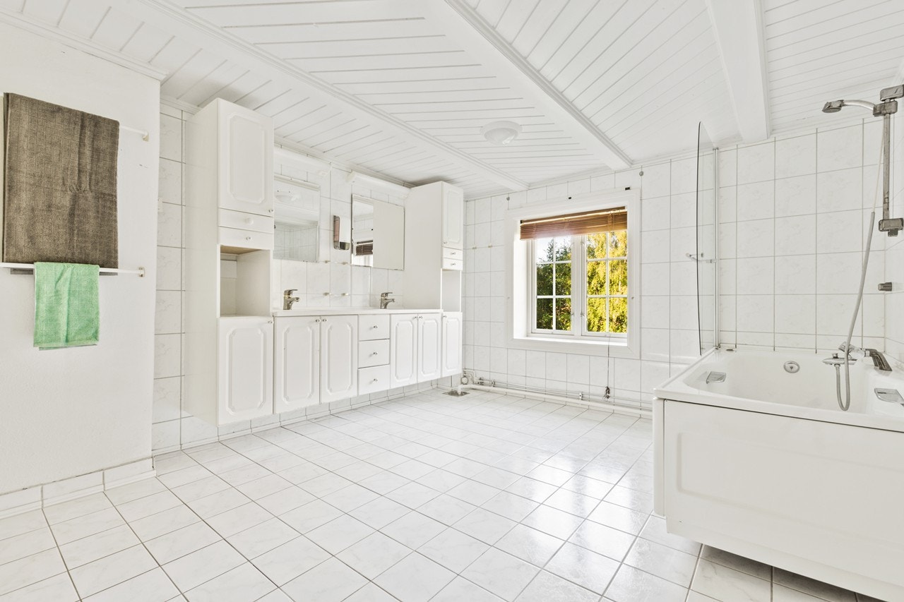 Det største badet er på hele 13 kvm Galleribilde