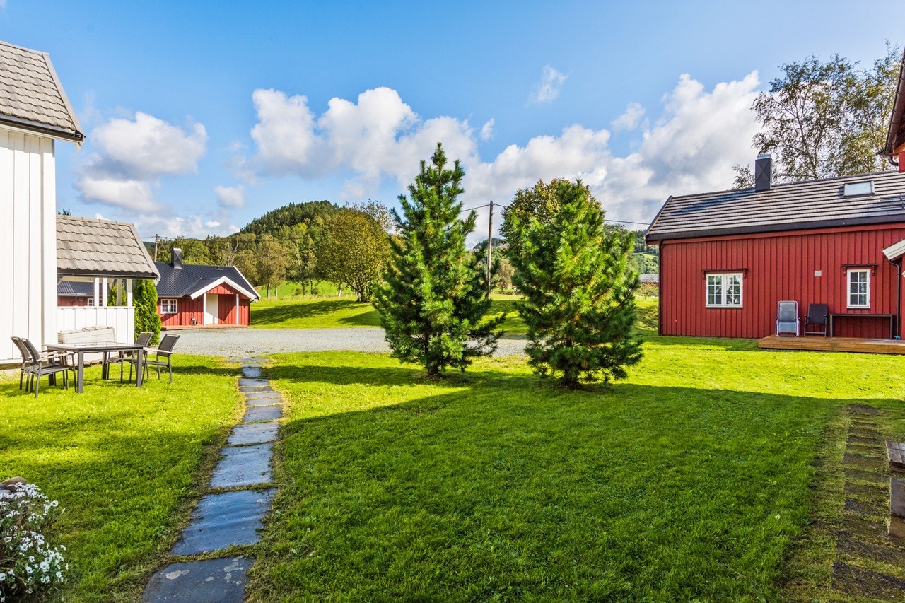 Pent opparbeidet gårdsplass Galleribilde