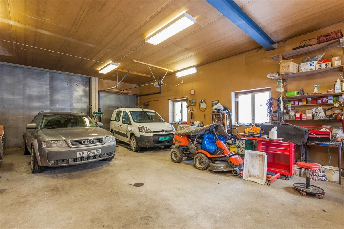 Versted i låven Galleribilde