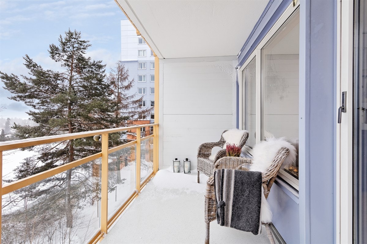 Direkte utgang til hyggelig balkong på ca. 7 kvm med morgen/formiddagssol. Galleribilde