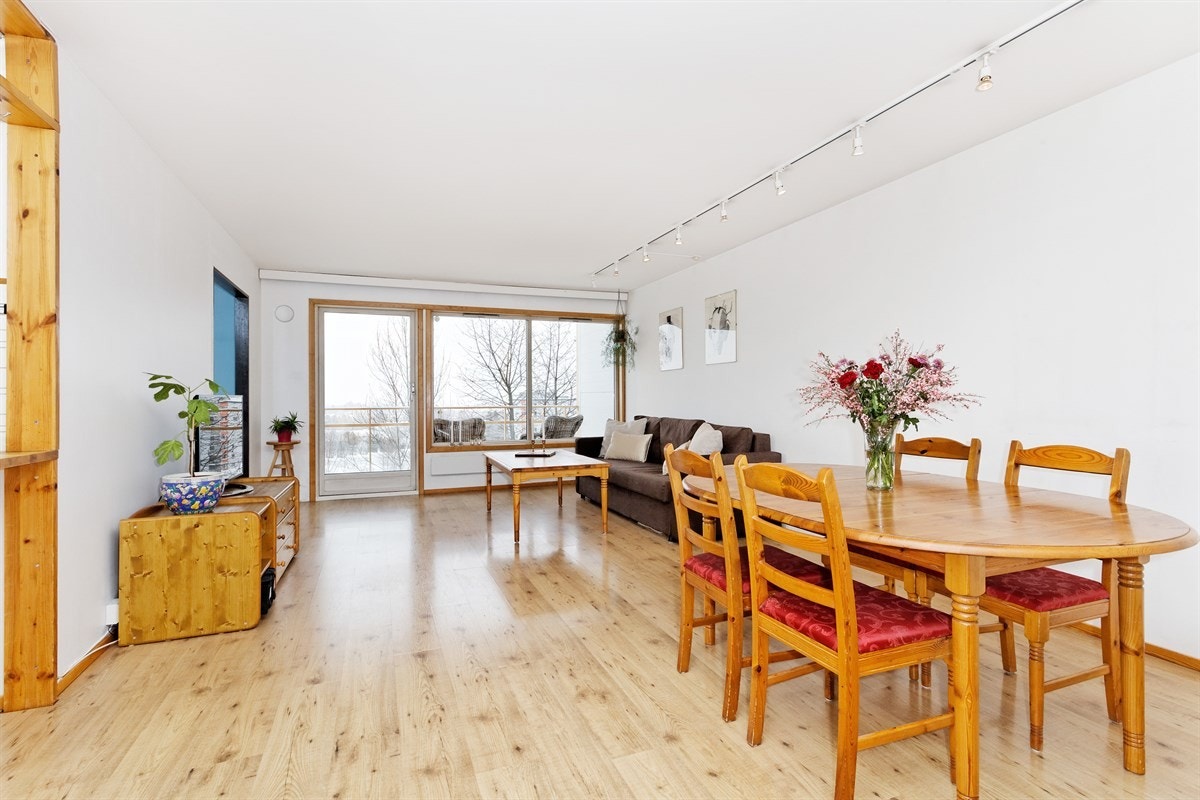 Leiligheten fremstår som lys og romslig, med en god og arealeffektiv planløsning. Galleribilde